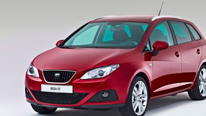 Seat Ibiza ST In Red Front Pose